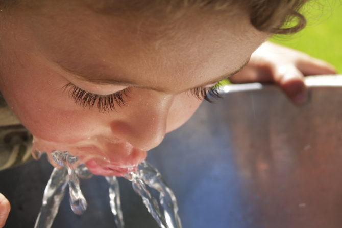 Avoiding dehydration – a risk for babies and children in hot weather